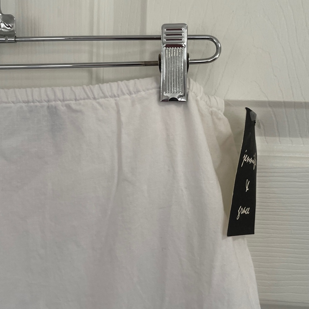 Chic White Jennifer & Grace Maxi Skirt with Floral Accents. Size m - Picture 3 of 10